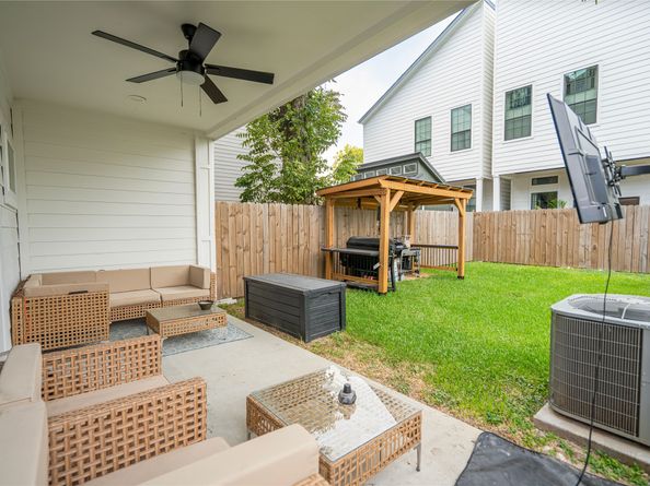 1307 E 27th Street A, Houston TX 77009