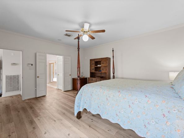 23 Shiny Pebble Place, The Woodlands TX 77381