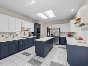 23 Shiny Pebble Place, The Woodlands TX 77381