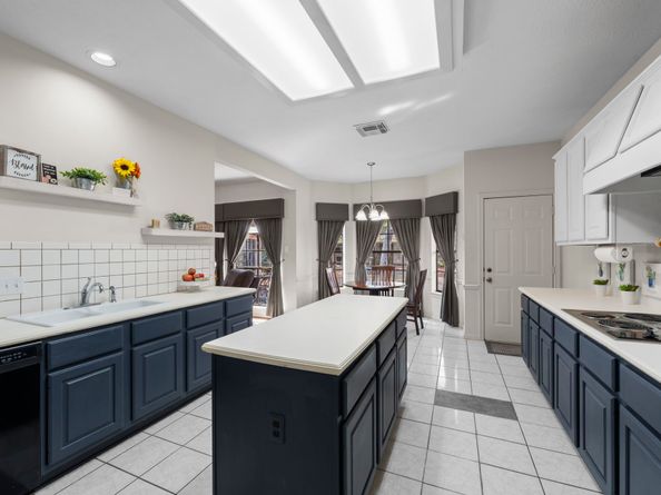 23 Shiny Pebble Place, The Woodlands TX 77381