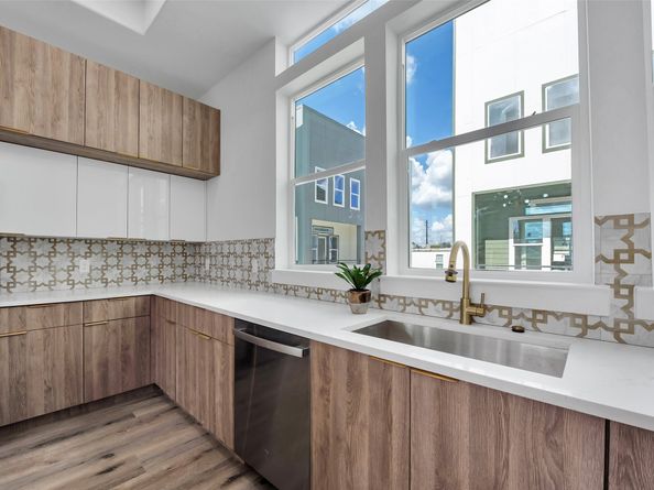 1805 Emir Street G, Houston TX 77009