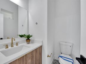 1805 Emir Street G, Houston TX 77009