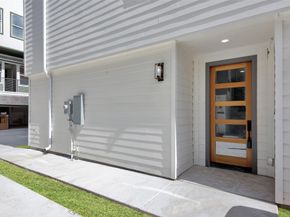 1805 Emir Street G, Houston TX 77009