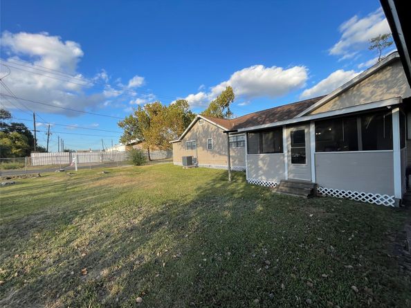 2206 Lee Street Street, Houston TX 77026