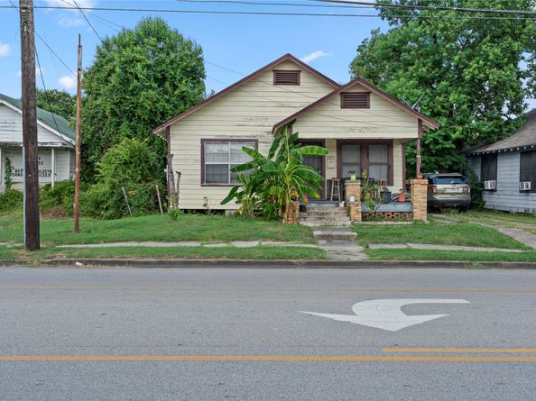 2825 Jensen Drive, Houston TX 77026