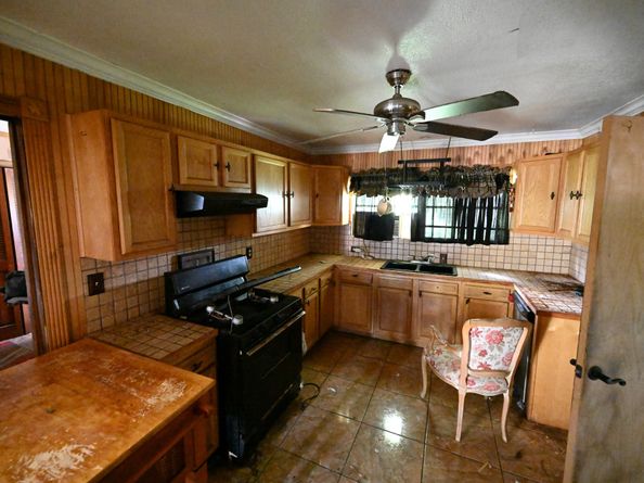 6022 Belarbor Street, Houston TX 77033