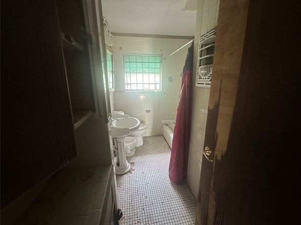 6022 Belarbor Street, Houston TX 77033