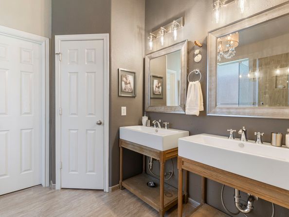 31 N Spinning Wheel Circle, The Woodlands TX 77382