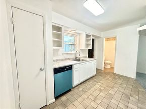 1911 Sherwood Forest Street 17, Houston TX 77043