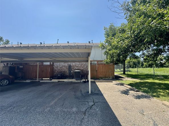 1911 Sherwood Forest Street 17, Houston TX 77043