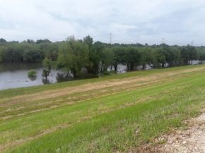 1911 Sherwood Forest Street 17, Houston TX 77043