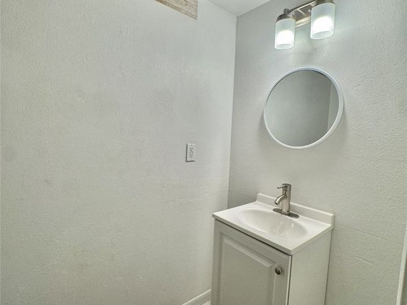 1911 Sherwood Forest Street 17, Houston TX 77043