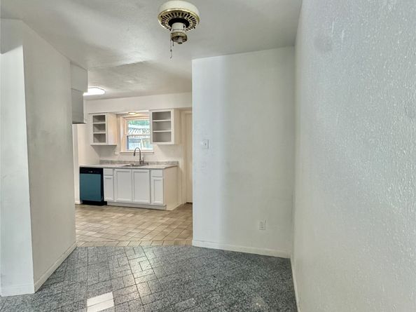 1911 Sherwood Forest Street 17, Houston TX 77043