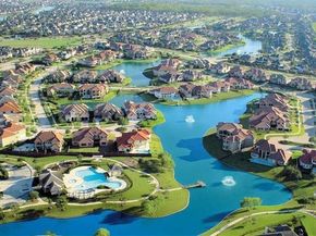 5715 Caper Shores Ln, Sugar Land TX 77479