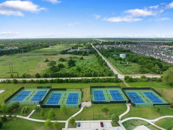 5715 Caper Shores Ln, Sugar Land TX 77479