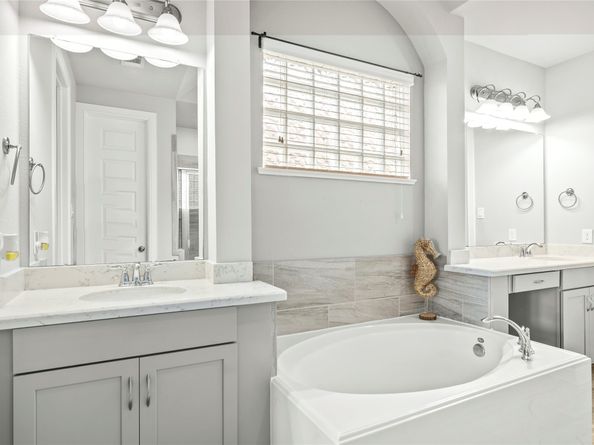 5715 Caper Shores Ln, Sugar Land TX 77479