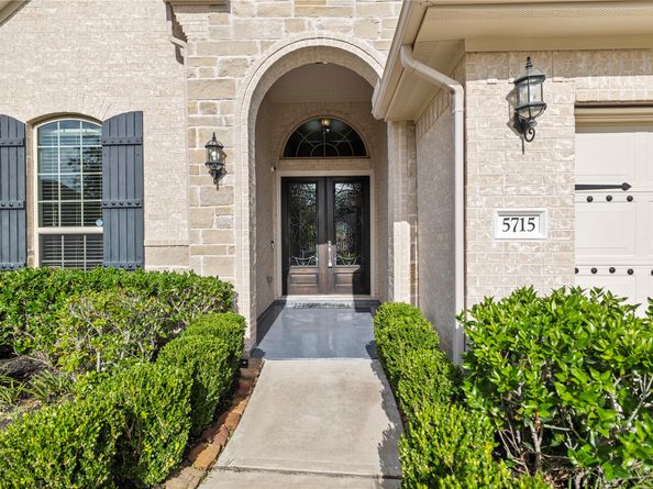 5715 Caper Shores Ln, Sugar Land TX 77479