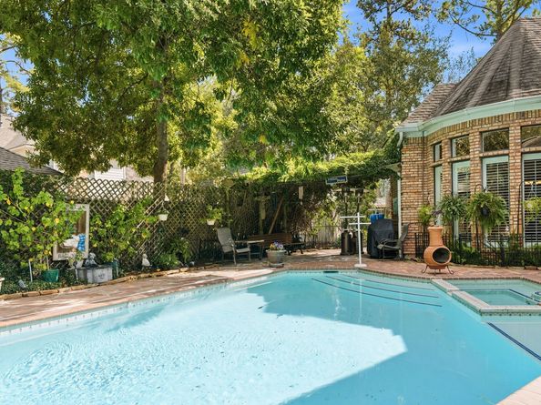 14 Highland Circle, The Woodlands TX 77381