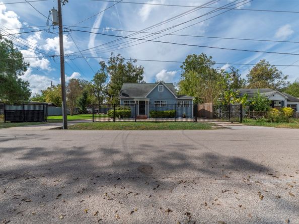 4303 Castor Street, Houston TX 77022