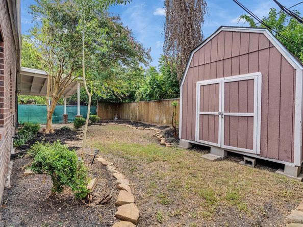 5627 Southbrook Drive, Houston TX 77033