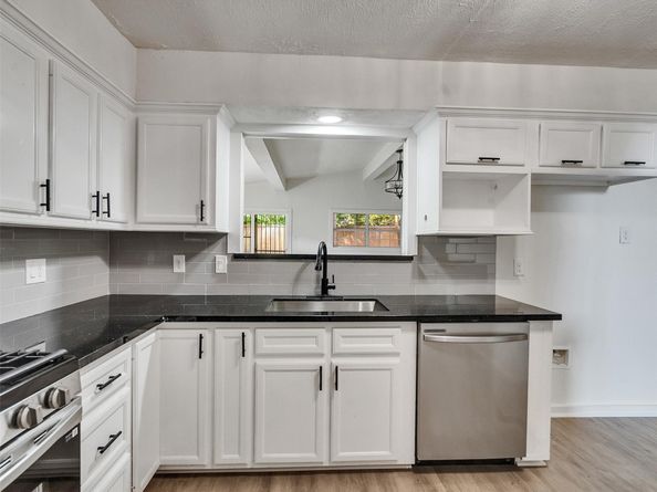 5627 Southbrook Drive, Houston TX 77033