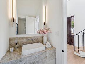 1807 Du Barry Lane, Houston TX 77018