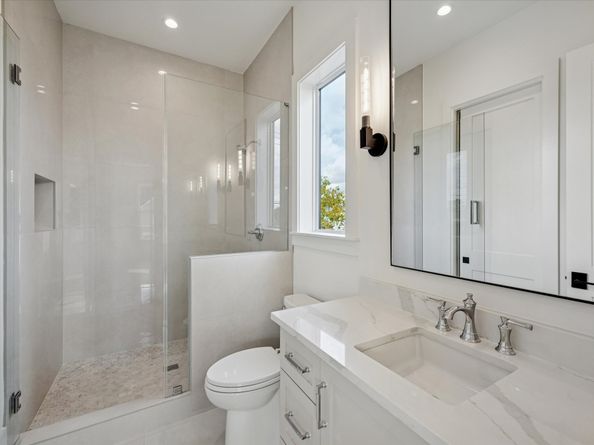 1807 Du Barry Lane, Houston TX 77018