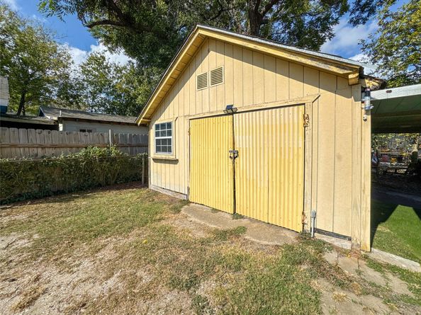 8321 Leander Street, Houston TX 77012