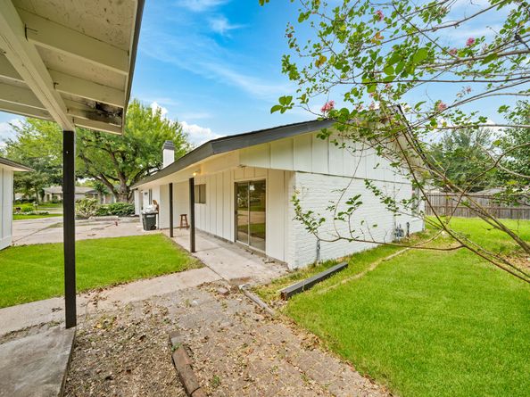 12315 Scarcella Lane, Meadows Place TX 77477