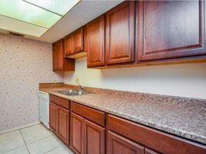 2818 S Bartell Drive S 6, Houston TX 77054