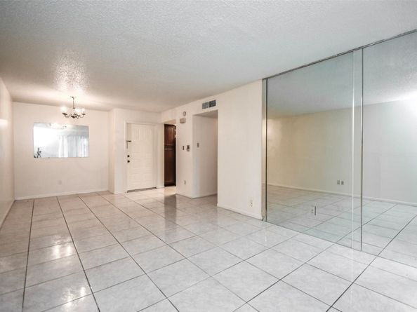 2818 S Bartell Drive S 6, Houston TX 77054