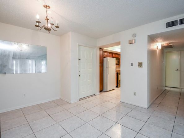 2818 S Bartell Drive S 6, Houston TX 77054