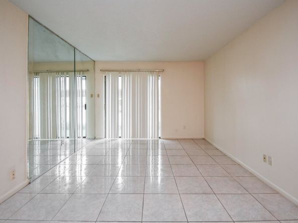 2818 S Bartell Drive S 6, Houston TX 77054