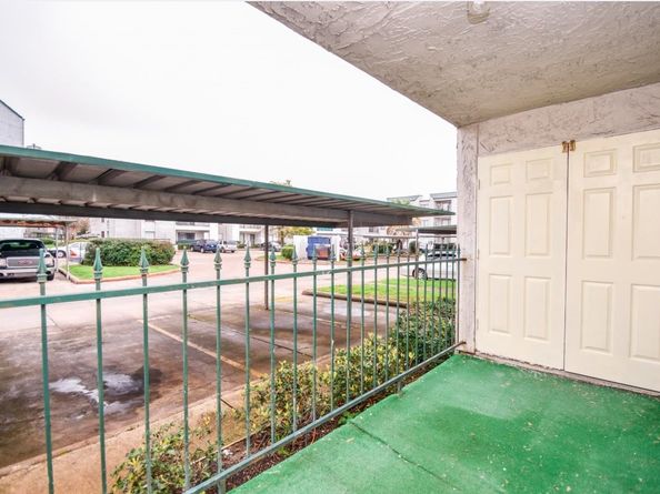 2818 S Bartell Drive S 6, Houston TX 77054
