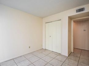 2818 S Bartell Drive S 6, Houston TX 77054