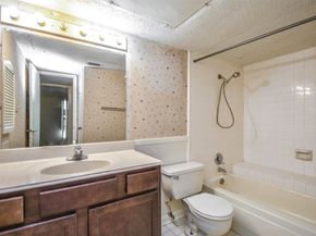 2818 S Bartell Drive S 6, Houston TX 77054