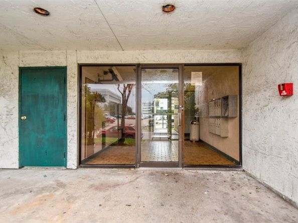 2818 S Bartell Drive S 6, Houston TX 77054