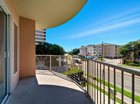 3505 Sage Road 202, Houston TX 77056