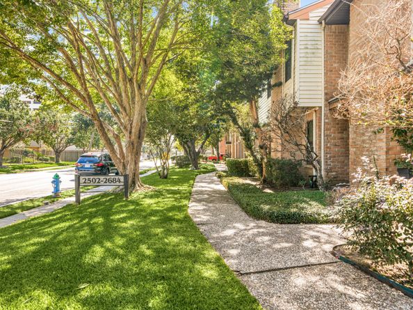 2508 Bering Drive, Houston TX 77057