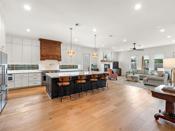1003 Wakefield Drive, Houston TX 77018