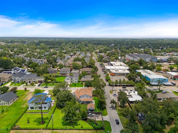 1003 Wakefield Drive, Houston TX 77018