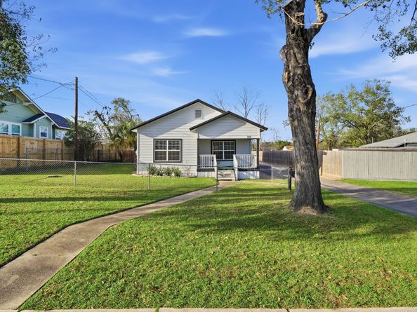 308 E Phillips Street, Conroe TX 77301