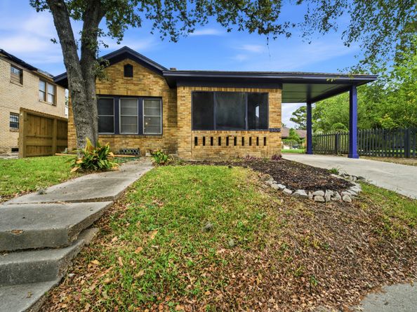 5109 Polk Street, Houston TX 77023