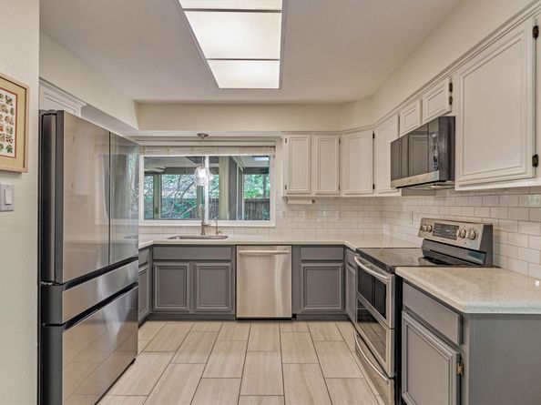 2 Rock Pine Court, The Woodlands TX 77381