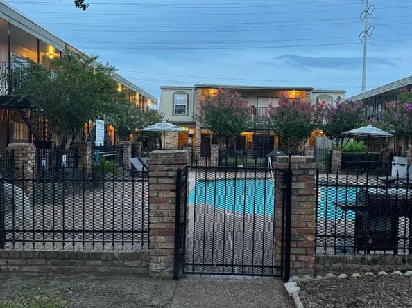 3131 Southwest Freeway B17, Houston TX 77098