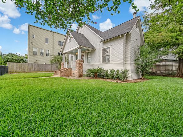 2009 Arlington Street, Houston TX 77008