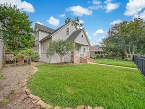 2009 Arlington Street, Houston TX 77008