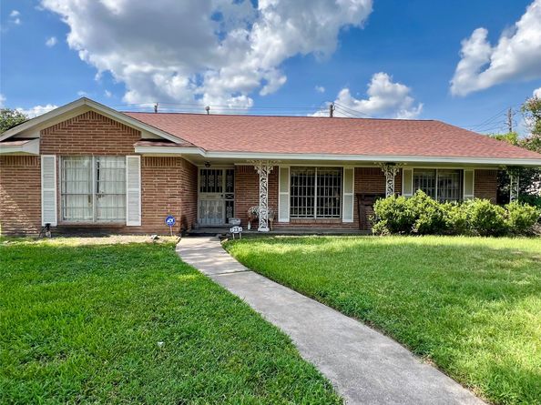 2203 Droxford Drive, Houston TX 77008