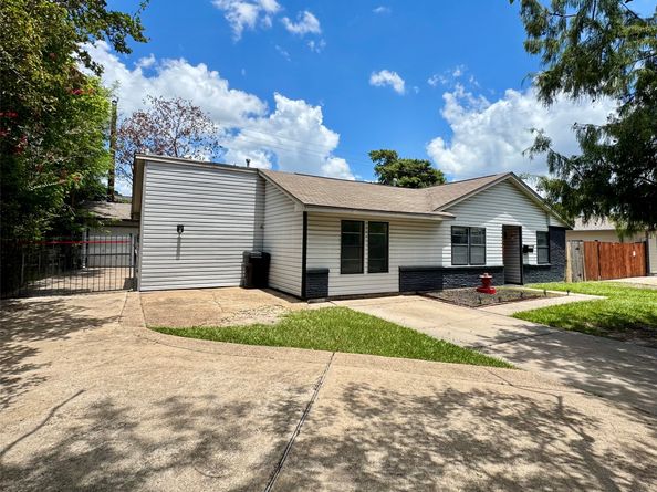 6018 W 43rd Street, Houston TX 77092