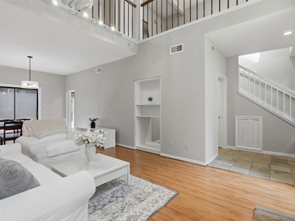 701 Bering Drive 102, Houston TX 77057